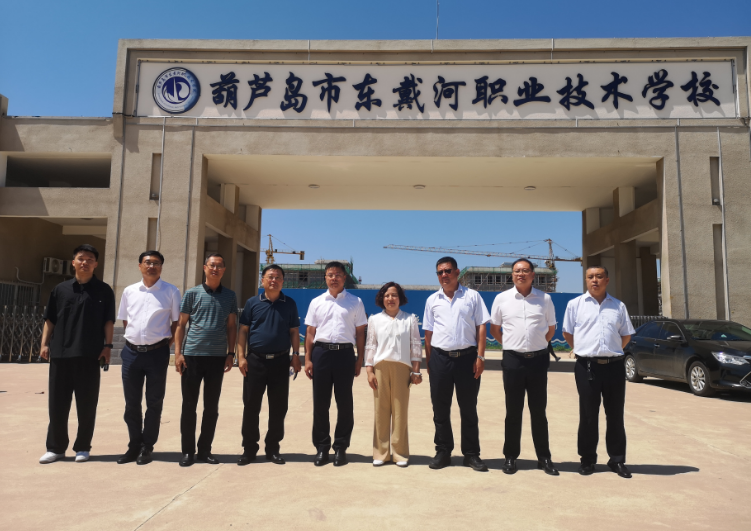 綏中縣人民政府常務(wù)副縣長(zhǎng)蒞臨我?？疾? class=